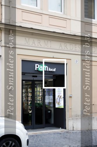 Rome mei 2019
Prinses Christina woont tegenwoordig in een appartement/penthouse in Rome.
Er zitten verschillende leuke winkeltjes in de buurt. Ook het collosseum ligt bij haar om de hoek.