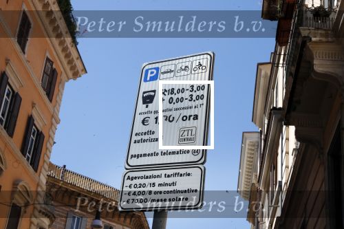 Rome mei 2019
Prinses Christina woont tegenwoordig in een appartement/penthouse in Rome.
Er zitten verschillende leuke winkeltjes in de buurt. Ook het collosseum ligt bij haar om de hoek.