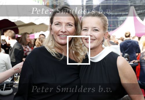 Amsterdam 25 mei 2019
Amsterdam dam diner tbv het aidsfonds in AFAS live. Prinses Mabel kwam met Viktor en Rolf. Mabel met haar zus .