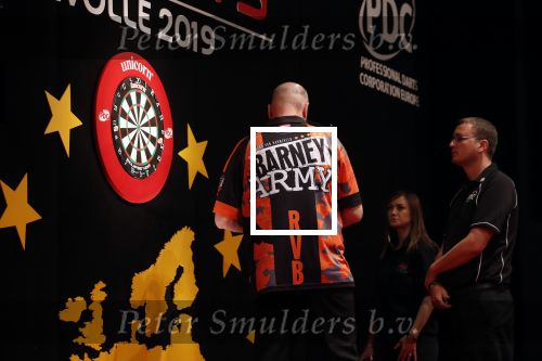 Zwolle 26 mei 2019
Raymond v Barneveld VS Michael v Gerwen op the dutch masters.
Michael zijn vrouw Daphne v Gerwen en Raymond zijn nieuwe vriendin Julia zijn ook aanwezig alsmede de manager van raymond , Jerry v Vianen
