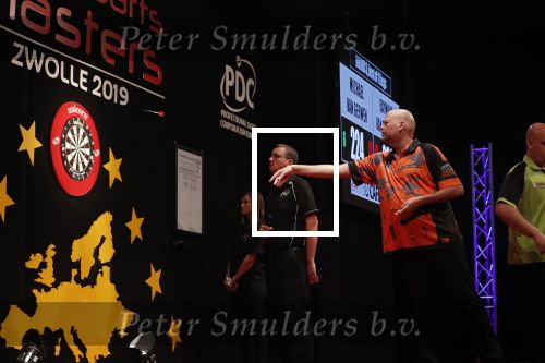 Zwolle 26 mei 2019
Raymond v Barneveld VS Michael v Gerwen op the dutch masters.
Michael zijn vrouw Daphne v Gerwen en Raymond zijn nieuwe vriendin Julia zijn ook aanwezig alsmede de manager van raymond , Jerry v Vianen