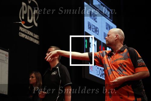 Zwolle 26 mei 2019
Raymond v Barneveld VS Michael v Gerwen op the dutch masters.
Michael zijn vrouw Daphne v Gerwen en Raymond zijn nieuwe vriendin Julia zijn ook aanwezig alsmede de manager van raymond , Jerry v Vianen