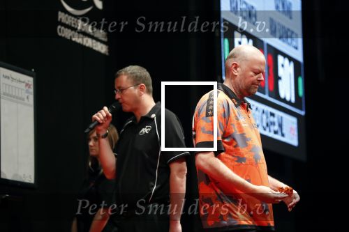 Zwolle 26 mei 2019
Raymond v Barneveld VS Michael v Gerwen op the dutch masters.
Michael zijn vrouw Daphne v Gerwen en Raymond zijn nieuwe vriendin Julia zijn ook aanwezig alsmede de manager van raymond , Jerry v Vianen