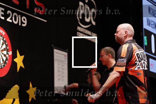 Zwolle 26 mei 2019
Raymond v Barneveld VS Michael v Gerwen op the dutch masters.
Michael zijn vrouw Daphne v Gerwen en Raymond zijn nieuwe vriendin Julia zijn ook aanwezig alsmede de manager van raymond , Jerry v Vianen