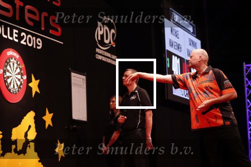 Zwolle 26 mei 2019
Raymond v Barneveld VS Michael v Gerwen op the dutch masters.
Michael zijn vrouw Daphne v Gerwen en Raymond zijn nieuwe vriendin Julia zijn ook aanwezig alsmede de manager van raymond , Jerry v Vianen