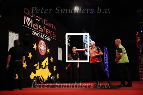 Zwolle 26 mei 2019
Raymond v Barneveld VS Michael v Gerwen op the dutch masters.
Michael zijn vrouw Daphne v Gerwen en Raymond zijn nieuwe vriendin Julia zijn ook aanwezig alsmede de manager van raymond , Jerry v Vianen