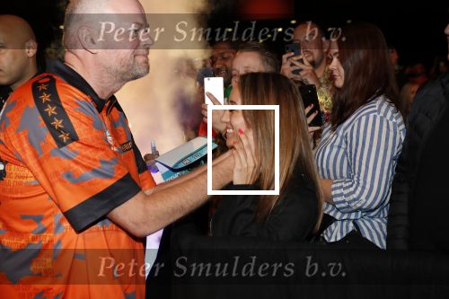 Zwolle 26 mei 2019
Raymond v Barneveld VS Michael v Gerwen op the dutch masters.
Michael zijn vrouw Daphne v Gerwen en Raymond zijn nieuwe vriendin Julia Evans  zijn ook aanwezig alsmede de manager van raymond , Jerry v Vianen