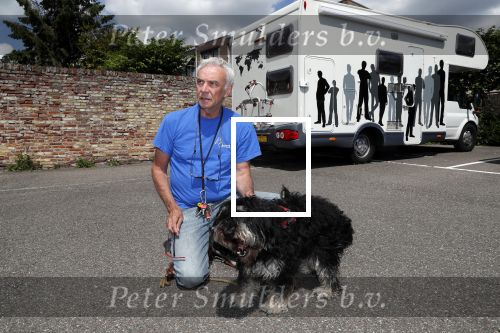 Sluis 6 juni 2019
Robert Weijers de ex partner van Rob Verlinden in zijn huisje in Sluis en met zijn hond en camper.