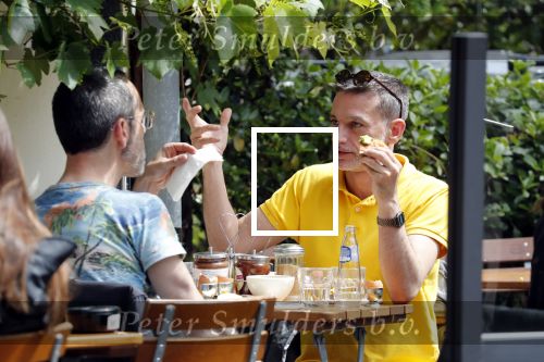 Amsterdam 27 mei 2019
Rolf Snoeren met zijn partner op terras.