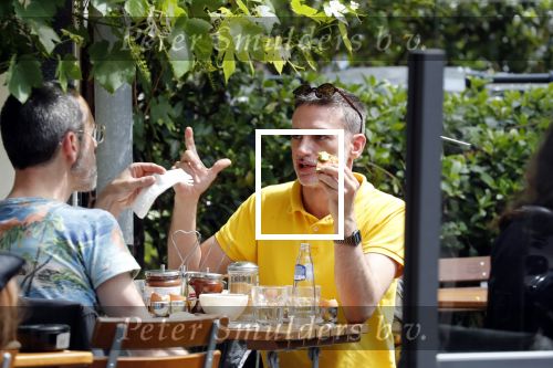 Amsterdam 27 mei 2019
Rolf Snoeren met zijn partner op terras.