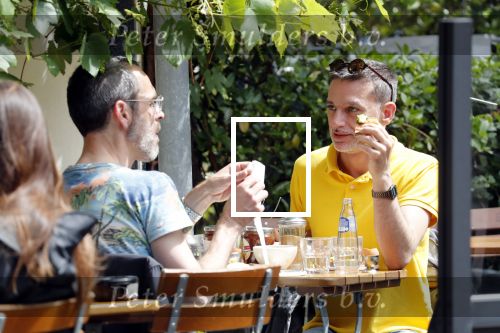 Amsterdam 27 mei 2019
Rolf Snoeren met zijn partner op terras.