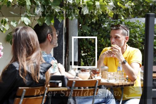 Amsterdam 27 mei 2019
Rolf Snoeren met zijn partner op terras.
