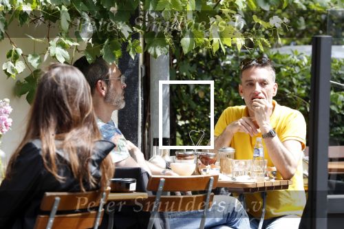 Amsterdam 27 mei 2019
Rolf Snoeren met zijn partner op terras.