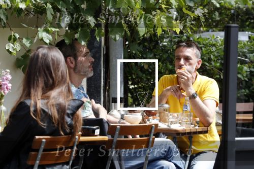 Amsterdam 27 mei 2019
Rolf Snoeren met zijn partner op terras.