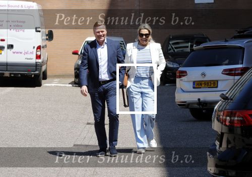 Amsterdam 29 mei 2019
10 jaar magazine Helden geporesnteerd bij Gassan Diamonds.
Frits en Barbara Barend praten met inge de Bruijn Ronald Koeman en Giovanni Bronkhorst. Ronald kwam met zijn vrouw Bartina