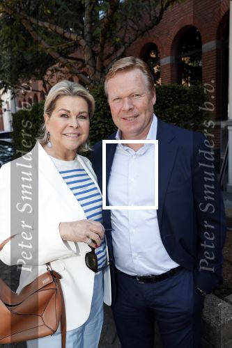 Amsterdam 29 mei 2019
10 jaar magazine Helden geporesnteerd bij Gassan Diamonds.
Frits en Barbara Barend praten met inge de Bruijn Ronald Koeman en Giovanni Bronkhorst. Ronald kwam met zijn vrouw Bartina