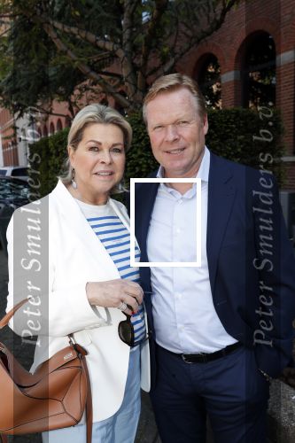 Amsterdam 29 mei 2019
10 jaar magazine Helden geporesnteerd bij Gassan Diamonds.
Frits en Barbara Barend praten met inge de Bruijn Ronald Koeman en Giovanni Bronkhorst. Ronald kwam met zijn vrouw Bartina