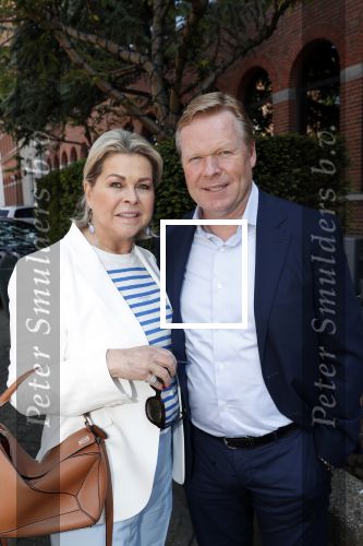 Amsterdam 29 mei 2019
10 jaar magazine Helden geporesnteerd bij Gassan Diamonds.
Frits en Barbara Barend praten met inge de Bruijn Ronald Koeman en Giovanni Bronkhorst. Ronald kwam met zijn vrouw Bartina