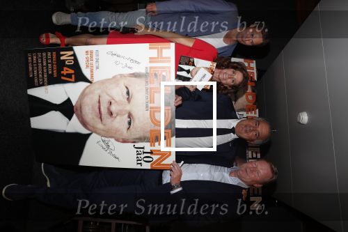 Amsterdam 29 mei 2019
10 jaar magazine Helden geporesnteerd bij Gassan Diamonds.
Frits en Barbara Barend praten met inge de Bruijn Ronald Koeman en Giovanni Bronkhorst.