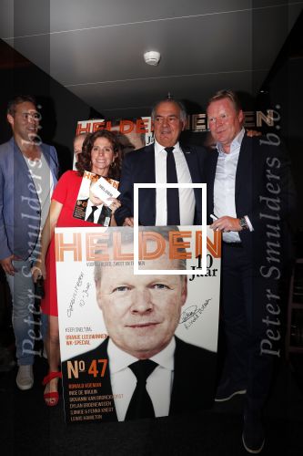 Amsterdam 29 mei 2019
10 jaar magazine Helden geporesnteerd bij Gassan Diamonds.
Frits en Barbara Barend praten met inge de Bruijn Ronald Koeman en Giovanni Bronkhorst.