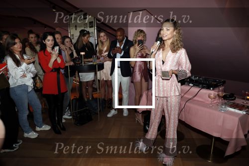 Amsterdam 28 mei 2019
Presentatie boek Rose Bertram bij mama Kelly in het Olympisch stadion.