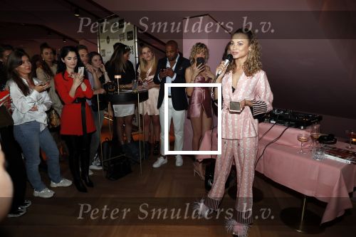 Amsterdam 28 mei 2019
Presentatie boek Rose Bertram bij mama Kelly in het Olympisch stadion.