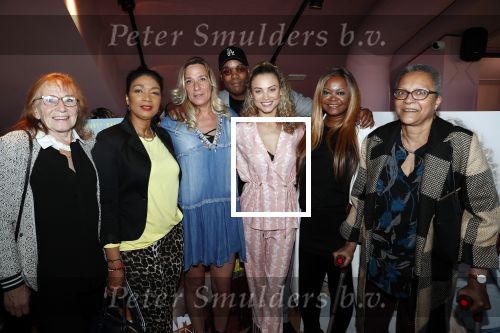 Amsterdam 28 mei 2019
Presentatie boek Rose Bertram bij mama Kelly in het Olympisch stadion. Rose met haar moeder schoonmoeder en familie