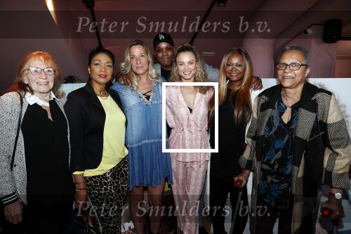 Amsterdam 28 mei 2019
Presentatie boek Rose Bertram bij mama Kelly in het Olympisch stadion. Rose met haar moeder schoonmoeder en familie