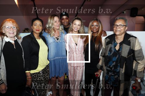 Amsterdam 28 mei 2019
Presentatie boek Rose Bertram bij mama Kelly in het Olympisch stadion. Rose met haar moeder schoonmoeder en familie