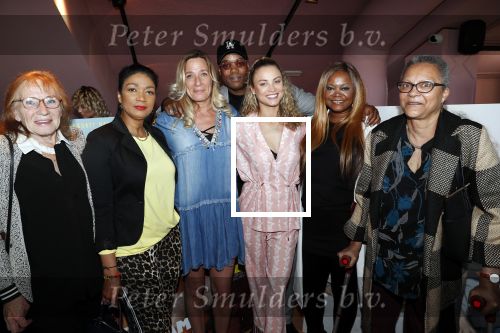 Amsterdam 28 mei 2019
Presentatie boek Rose Bertram bij mama Kelly in het Olympisch stadion. Rose met haar moeder schoonmoeder en familie