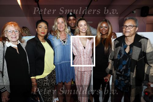 Amsterdam 28 mei 2019
Presentatie boek Rose Bertram bij mama Kelly in het Olympisch stadion. Rose met haar moeder schoonmoeder en familie