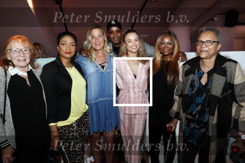 Amsterdam 28 mei 2019
Presentatie boek Rose Bertram bij mama Kelly in het Olympisch stadion. Rose met haar moeder schoonmoeder en familie