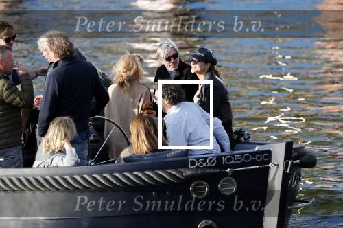 Amsterdam 9 mei 2019
Surpisefeestje voor Ruud de Wild georganiseerd door zijn ex vrouw Aafke.
Olcay Gulsen is eer natuurlijk bij. ze gingen varen met boot op grachten Amsterdam.