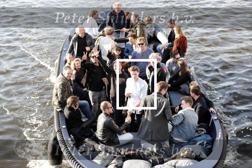 Amsterdam 9 mei 2019
Surpisefeestje voor Ruud de Wild georganiseerd door zijn ex vrouw Aafke.
Olcay Gulsen is eer natuurlijk bij. ze gingen varen met boot op grachten Amsterdam.