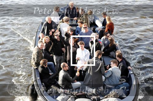 Amsterdam 9 mei 2019
Surpisefeestje voor Ruud de Wild georganiseerd door zijn ex vrouw Aafke.
Olcay Gulsen is eer natuurlijk bij. ze gingen varen met boot op grachten Amsterdam.