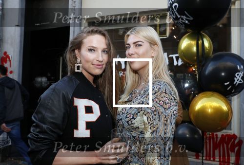 Amsterdam 9 mei 2019
Opening expositie Selwyn Senatori. vrouw Selwyn met een vriendin