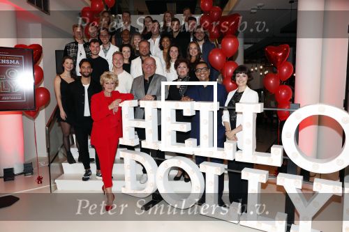 Amsterdam 21 mei 2019
iris v d Ende presnteert met haar bedrijf medialane de cast van hello Dolly met oa Simone Kleinsman Paul de Leeuw Freek Bartels Jorgen Raymann en Marjolein Touw.