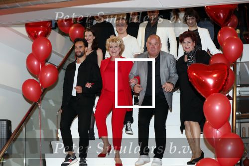Amsterdam 21 mei 2019
iris v d Ende presnteert met haar bedrijf medialane de cast van hello Dolly met oa Simone Kleinsman Paul de Leeuw Freek Bartels Jorgen Raymann en Marjolein Touw.