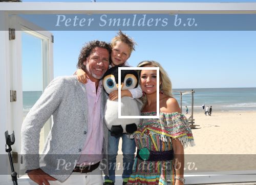 Castricum aan Zee, 15 Mei 2019 Uitreiking boek Sonja Bakker
Sonja Bakker met Barry van Suijdam en Bram