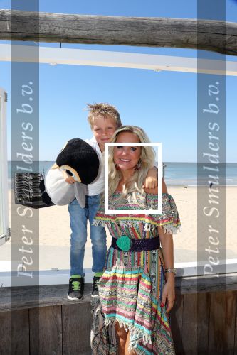 Castricum aan Zee, 15 Mei 2019 Uitreiking boek Sonja Bakker
Sonja Bakker met Bram