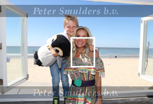 Castricum aan Zee, 15 Mei 2019 Uitreiking boek Sonja Bakker
Sonja Bakker met Bram