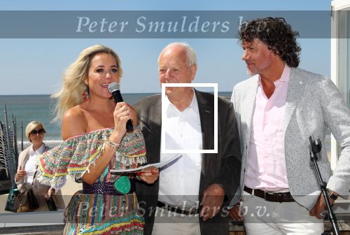 Castricum aan Zee, 15 Mei 2019 Uitreiking boek Sonja Bakker
Sonja Bakker met vader