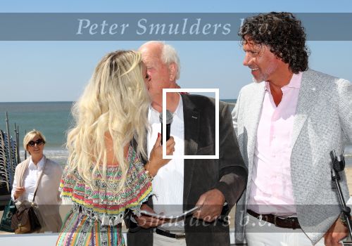 Castricum aan Zee, 15 Mei 2019 Uitreiking boek Sonja Bakker
Sonja Bakker met vader