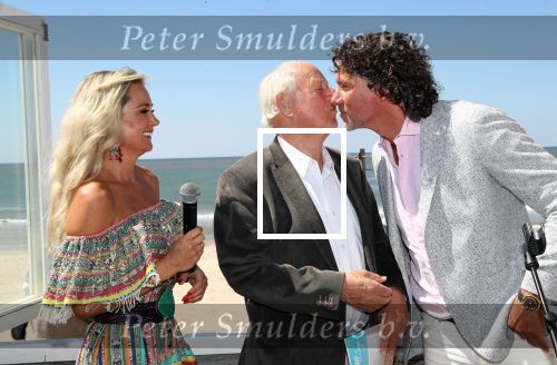Castricum aan Zee, 15 Mei 2019 Uitreiking boek Sonja Bakker
Sonja Bakker met vader