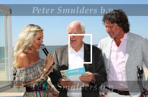 Castricum aan Zee, 15 Mei 2019 Uitreiking boek Sonja Bakker
Sonja Bakker met vader
