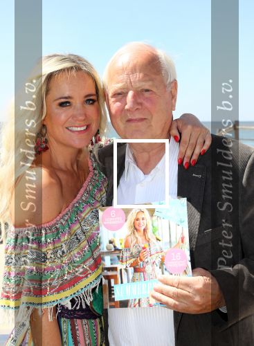 Castricum aan Zee, 15 Mei 2019 Uitreiking boek Sonja Bakker
Sonja Bakker met vader