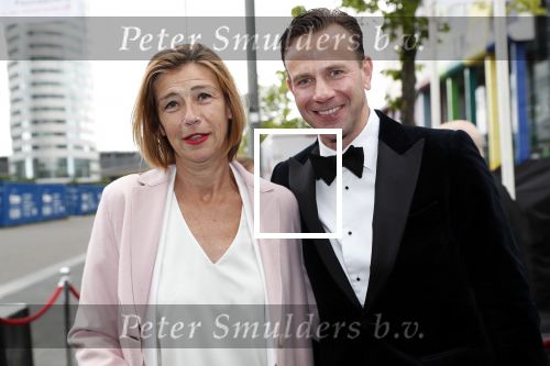Amsterdam 25 mei 2019
Amsterdam dam diner tbv het aidsfonds in AFAS live. Sven Sauve met een vriendin