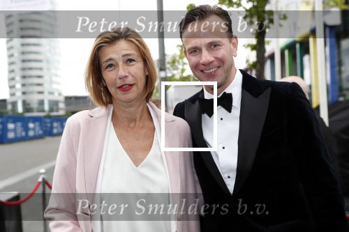 Amsterdam 25 mei 2019
Amsterdam dam diner tbv het aidsfonds in AFAS live. Sven Sauve met een vriendin