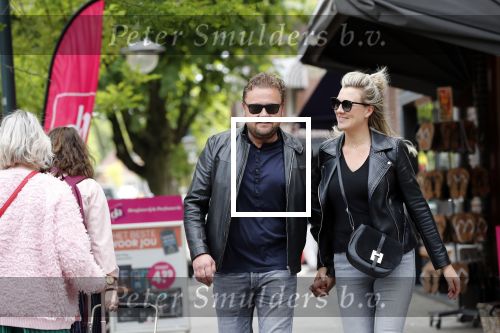 Amsterdam 27 mei 2019
Wesly Bronkhorst met zijn vriendin op de cornelis schuytstraat.