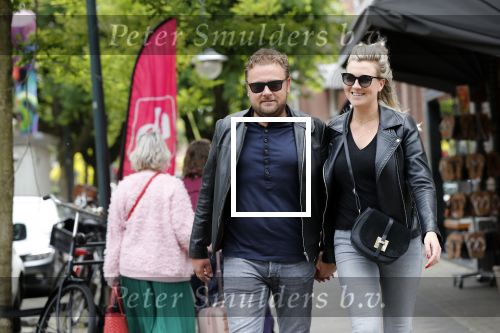 Amsterdam 27 mei 2019
Wesly Bronkhorst met zijn vriendin op de cornelis schuytstraat.